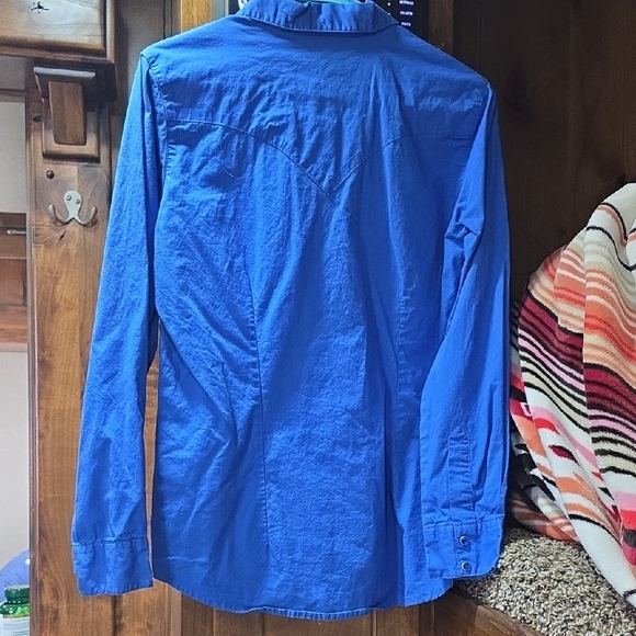 Wrangler Women's Vibrant Blue Casual Button Down Shirt - Picture 4 of 4